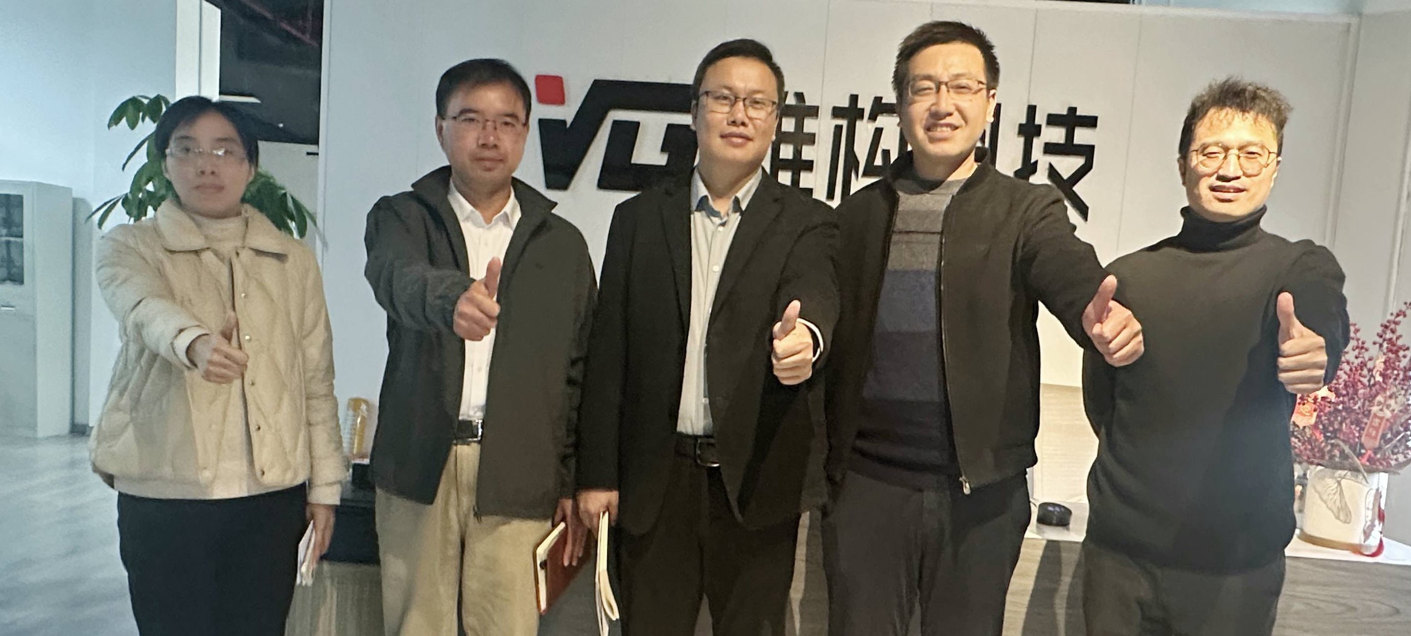 深入交流，推動(dòng)發(fā)展——疊彩區(qū)領(lǐng)導(dǎo)蒞臨維構(gòu)網(wǎng)絡(luò)參觀指導(dǎo)